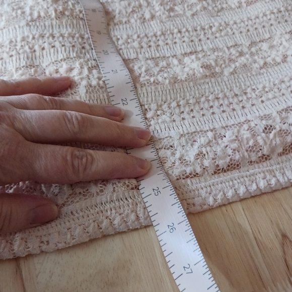 Monteau Los Angeles Lace Overlay Top Size Large - Picture 9 of 9